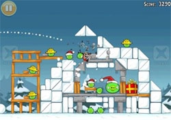Le jeu Angry Birds se dcline en version de Nol